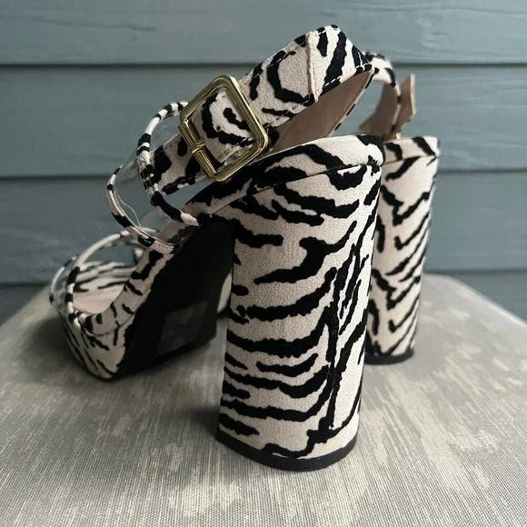 Boutique Tiger Cream & Black Velvet Platform Heels Size 8.5 - Picture 6 of 10